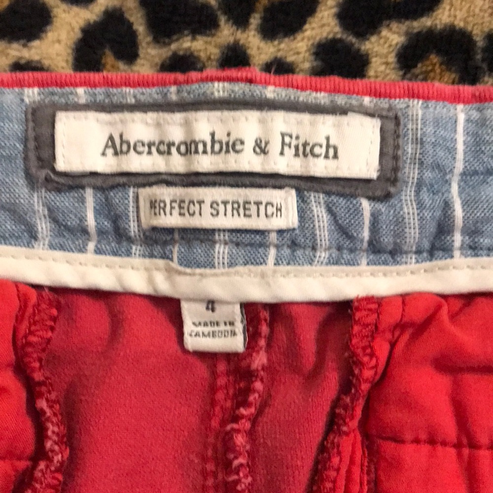 Red shorts - Picture 3 of 3